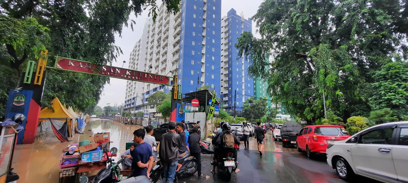 Banjir Parah di Bekasi: Ketinggian Air Capai 3 Meter, Akses Jalan Terputus